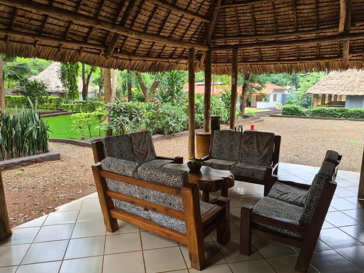 Honey Badger Lodge Moshi Esterno foto
