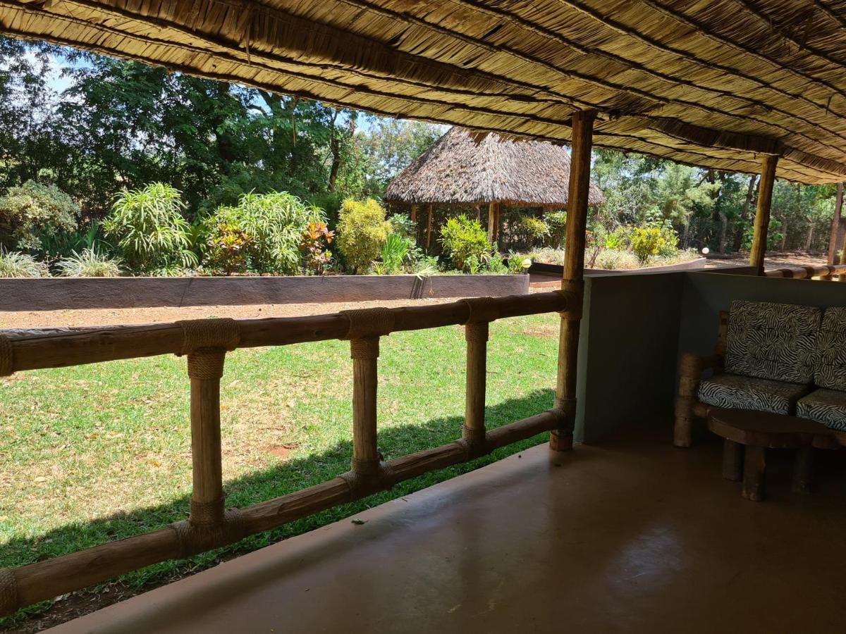 Honey Badger Lodge Moshi Esterno foto