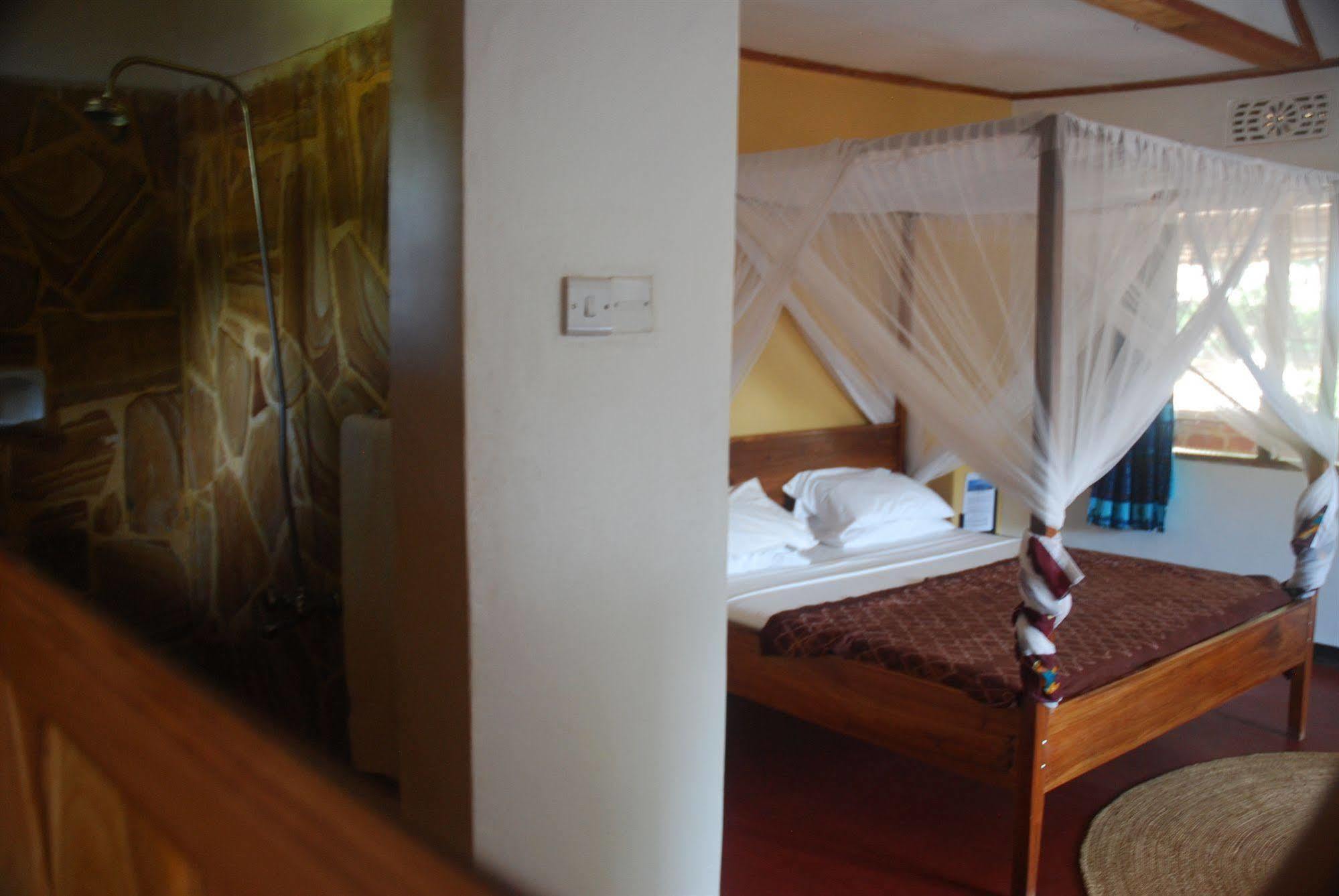 Honey Badger Lodge Moshi Esterno foto