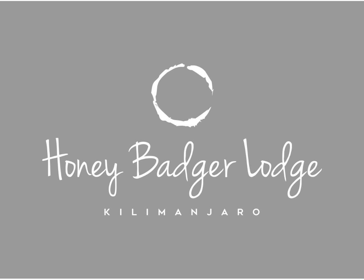 Honey Badger Lodge Moshi Esterno foto